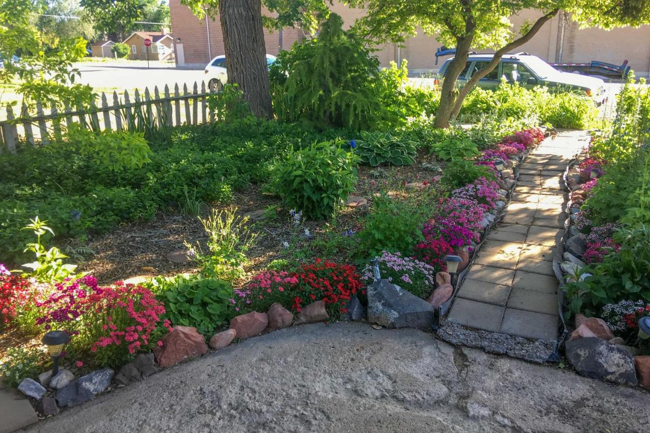 Cozy And Vintage Cedar City Apartment With Fire Pit! Exterior foto